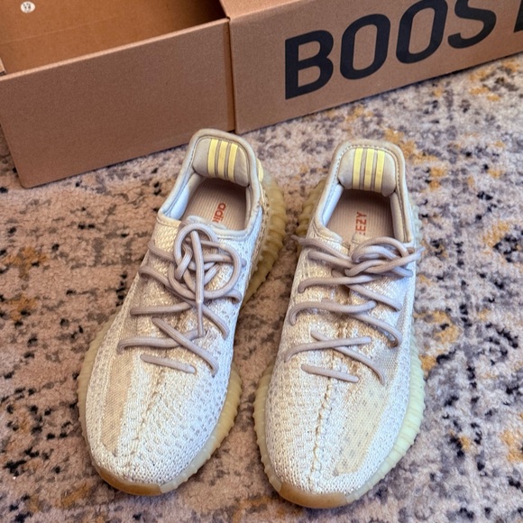 YEEZY  350 with box - Picture 7 of 11